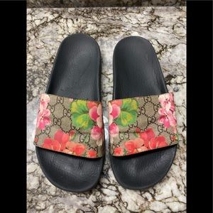 Gucci Pursuit Pool Slides